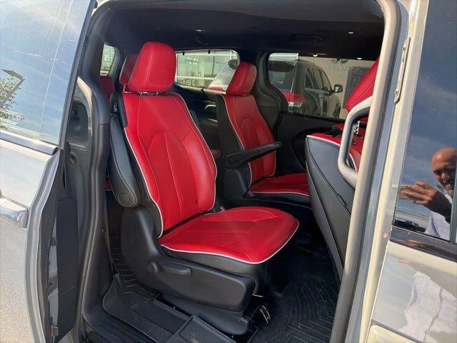 2020 Chrysler Pacifica Hybrid Red S FWD