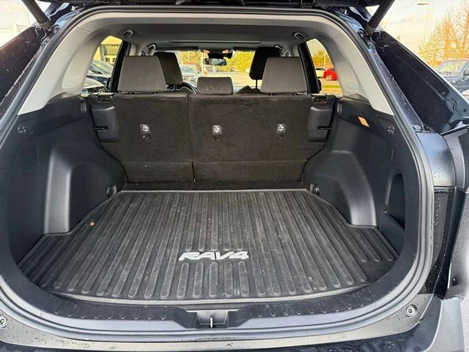 2021 Toyota RAV4 XLE AWD (Natl)