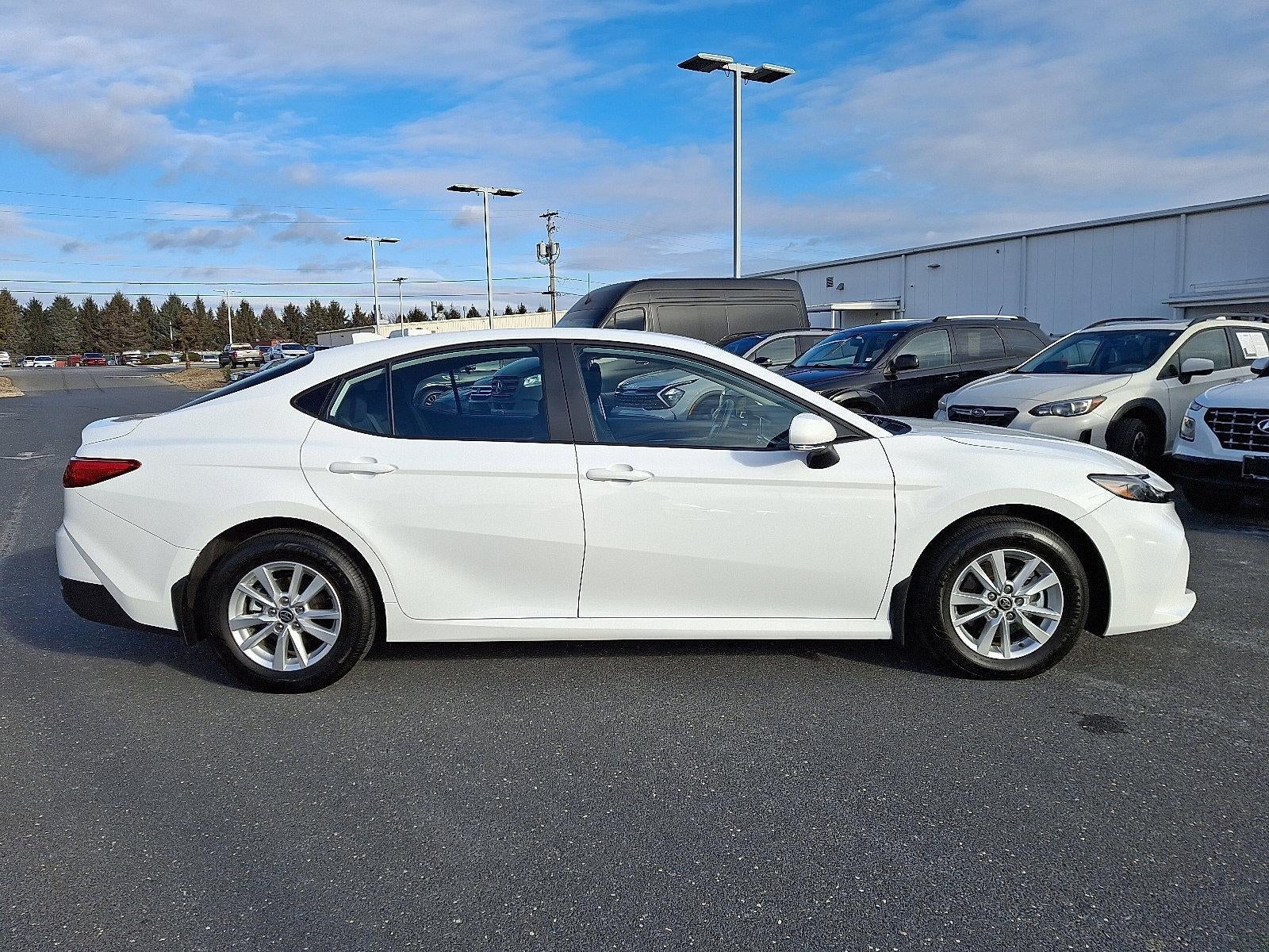 2025 Toyota Camry LE AWD (Natl)