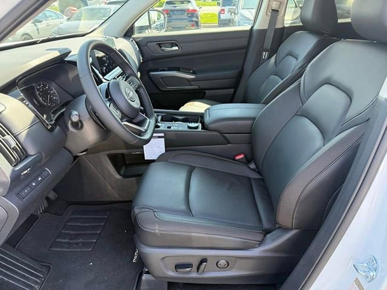 2025 Nissan Pathfinder SL 4WD