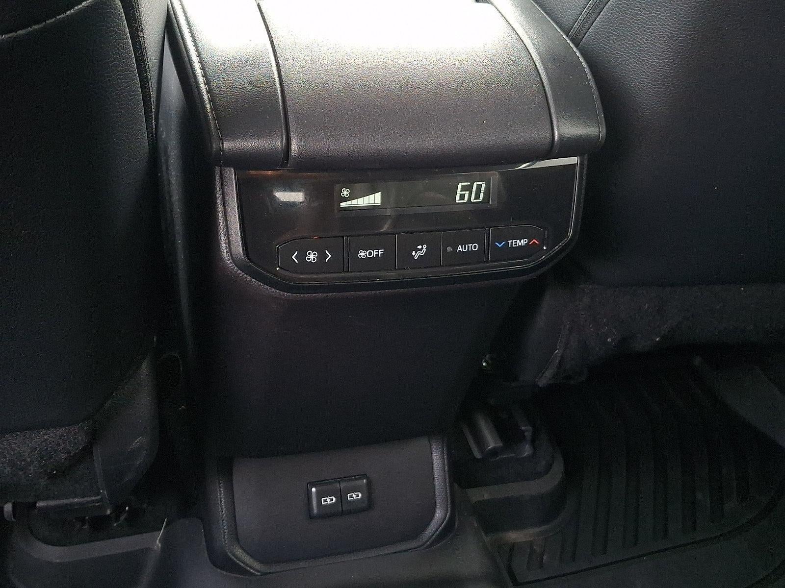 2025 Toyota Highlander XLE AWD (Natl)