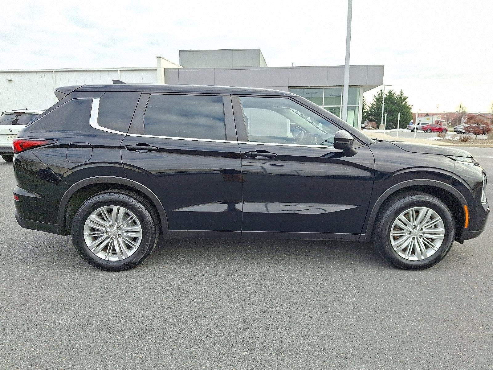 2023 Mitsubishi Outlander ES S-AWC