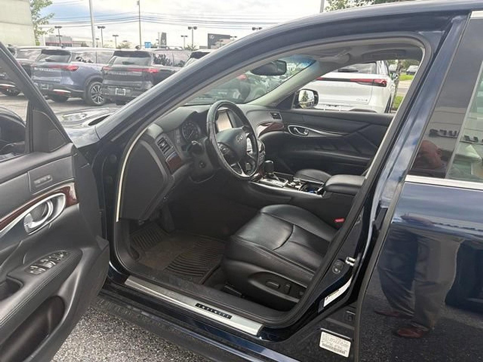 2015 INFINITI Q70 3.7 AWD