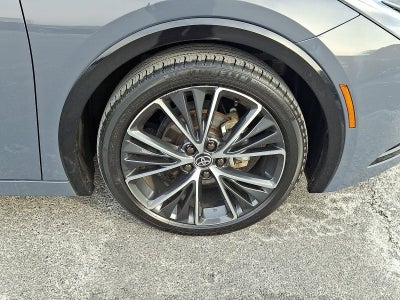 2025 Toyota Prius Limited (Natl)