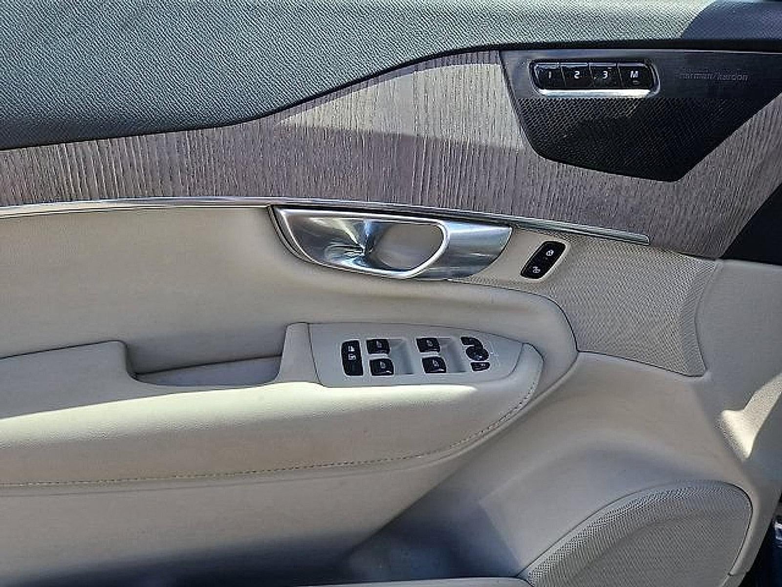 2024 Volvo XC90 B6 AWD Plus Bright Theme 7P