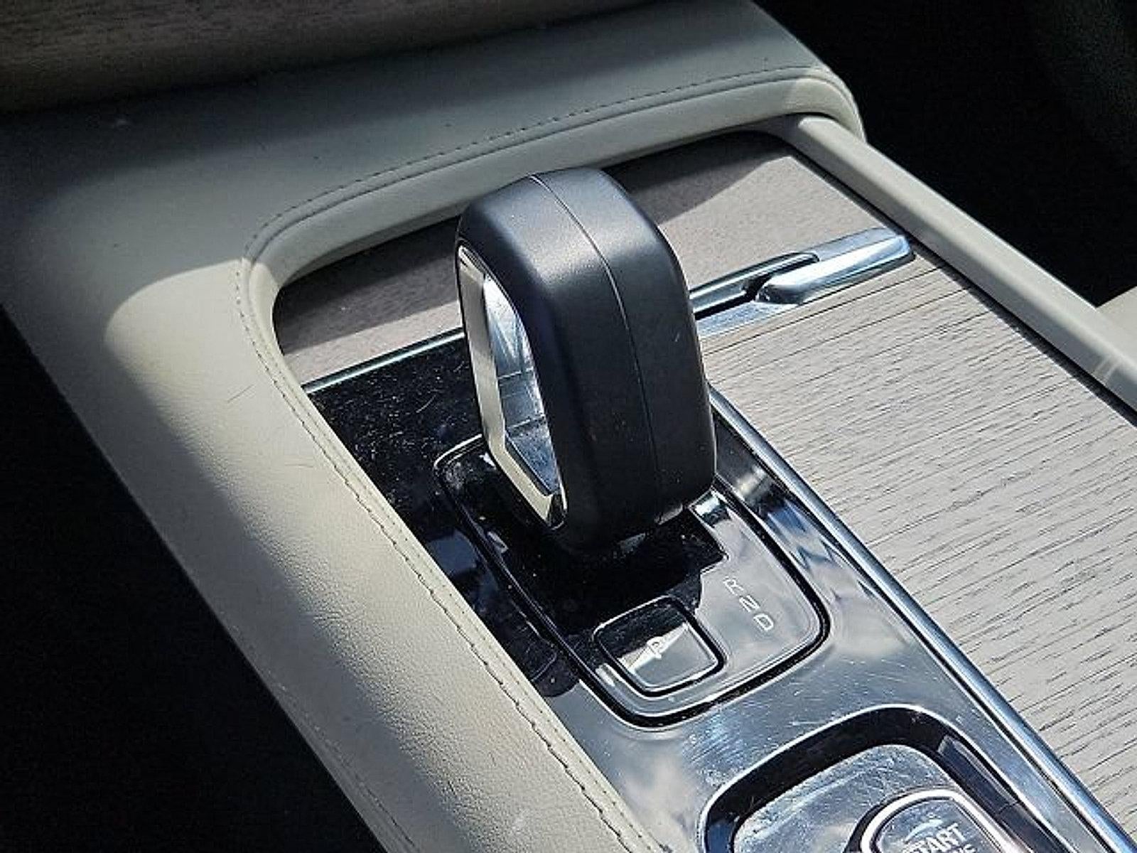 2024 Volvo XC90 B6 AWD Plus Bright Theme 7P