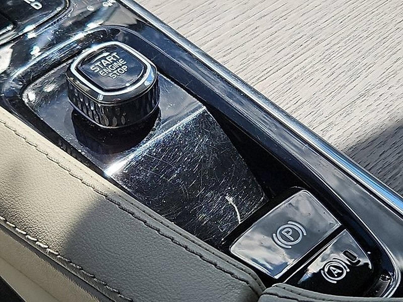 2024 Volvo XC90 B6 AWD Plus Bright Theme 7P