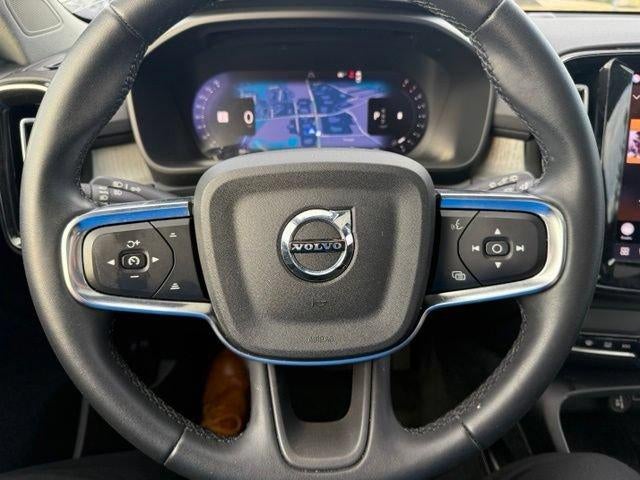 2023 Volvo XC40 B5 AWD Plus Dark Theme