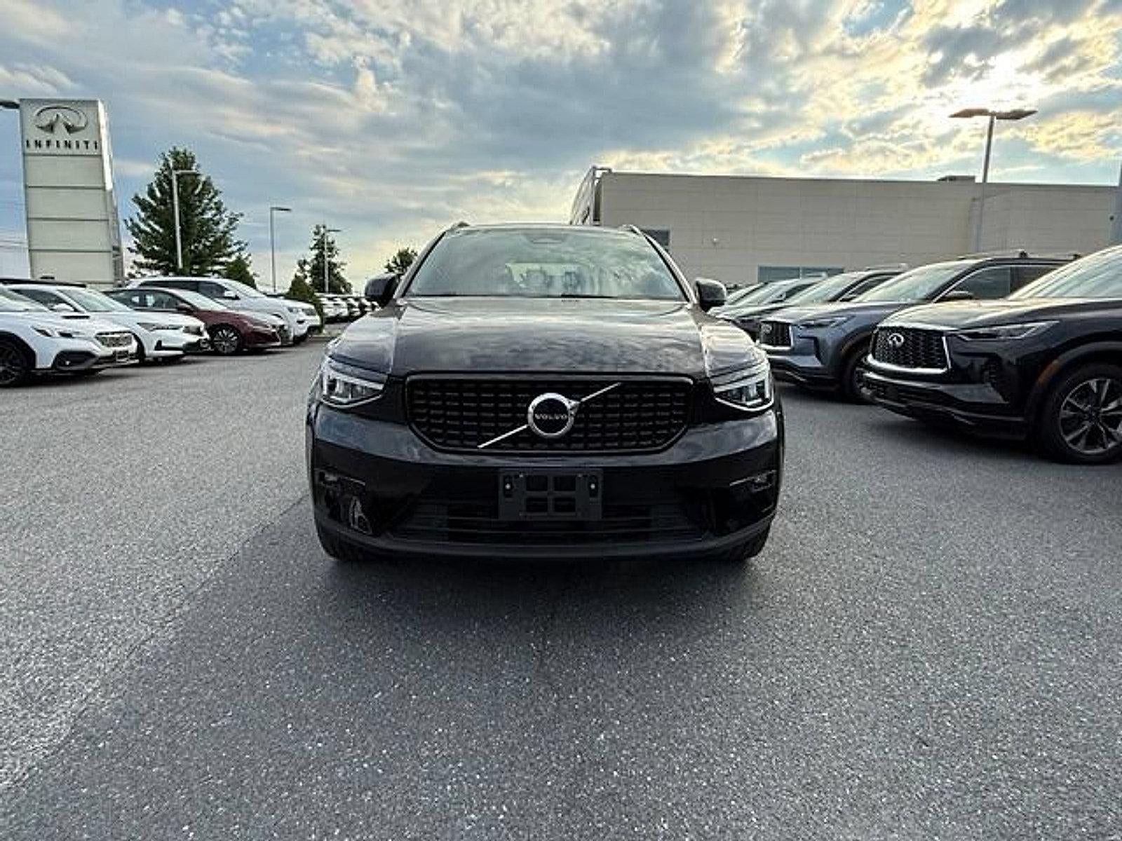2023 Volvo XC40 B5 AWD Plus Dark Theme