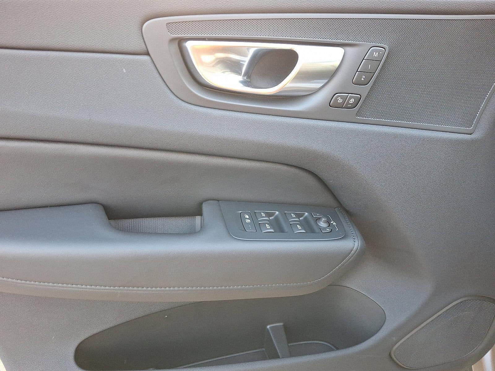 2025 Volvo XC60 B5 AWD Plus