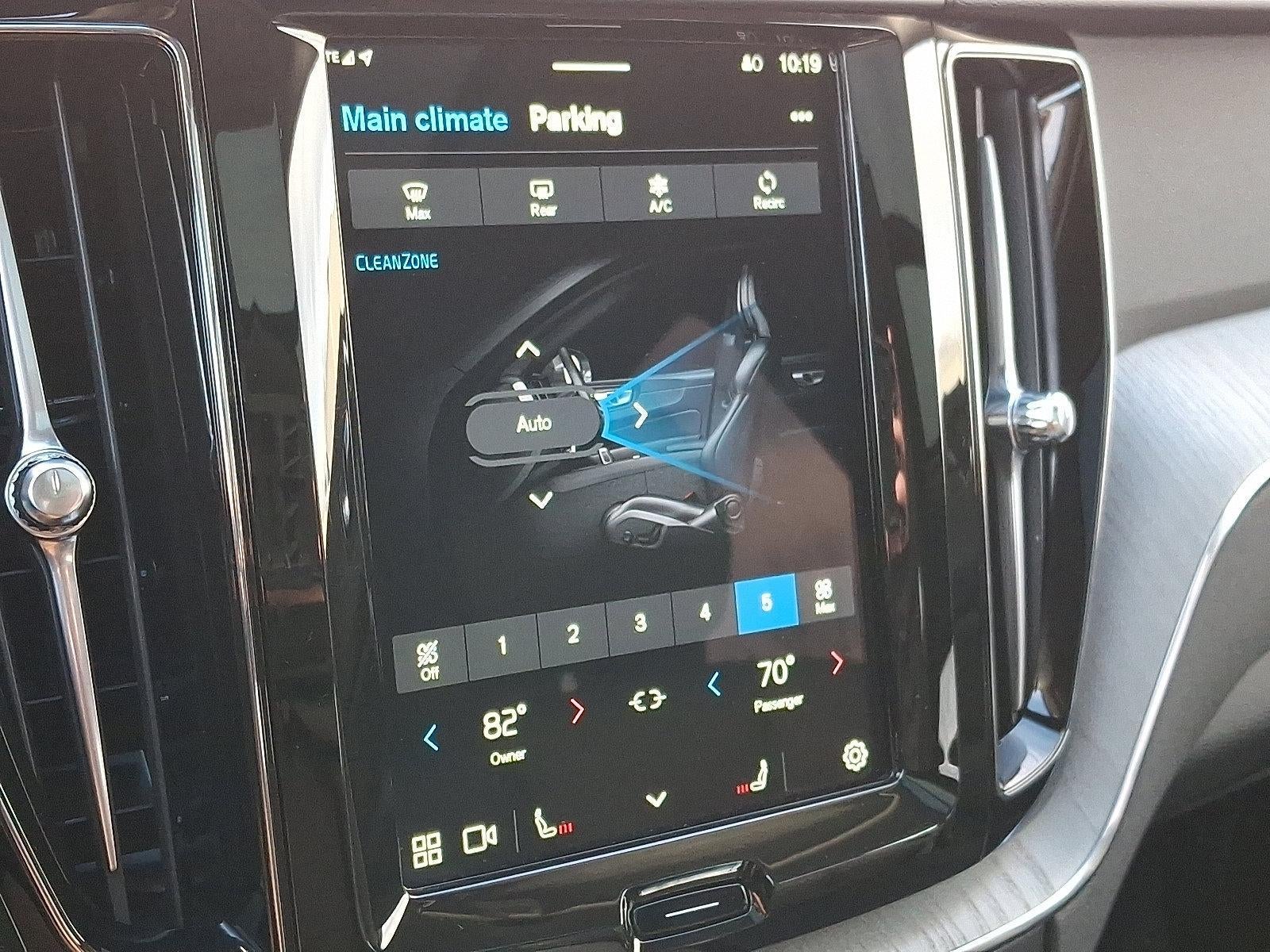 2025 Volvo XC60 B5 AWD Plus