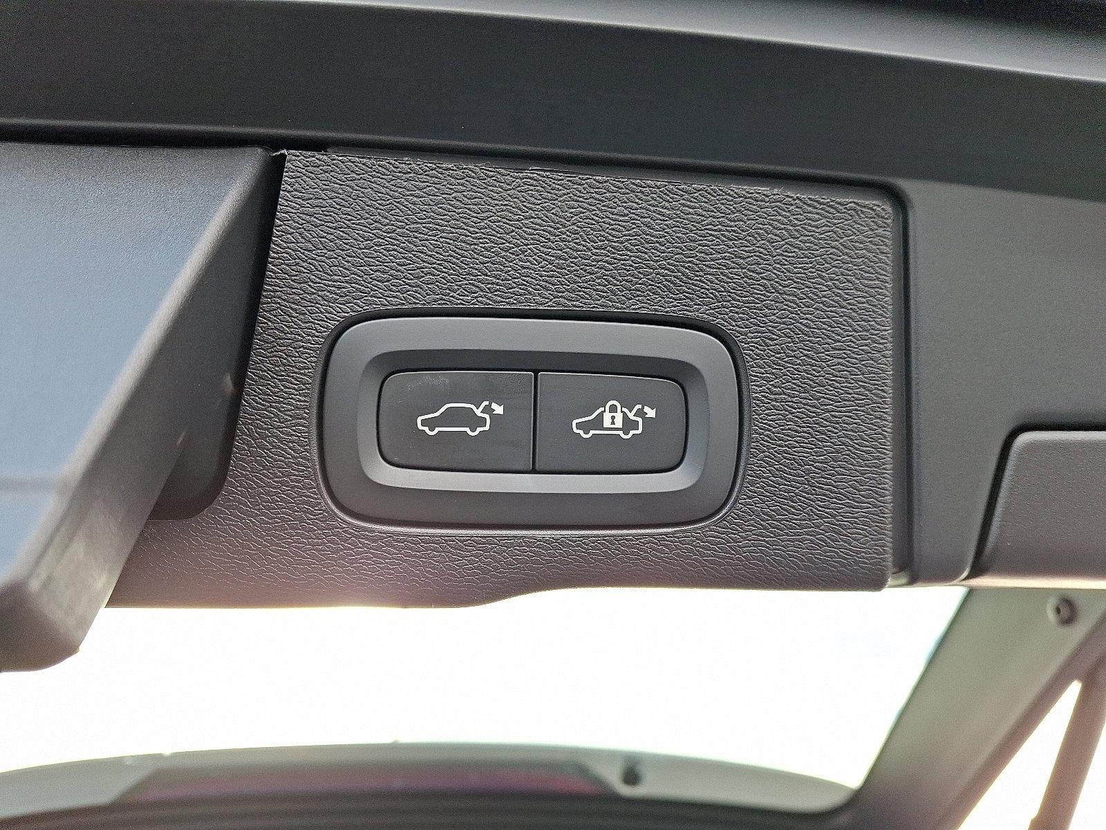 2025 Volvo XC60 B5 AWD Plus