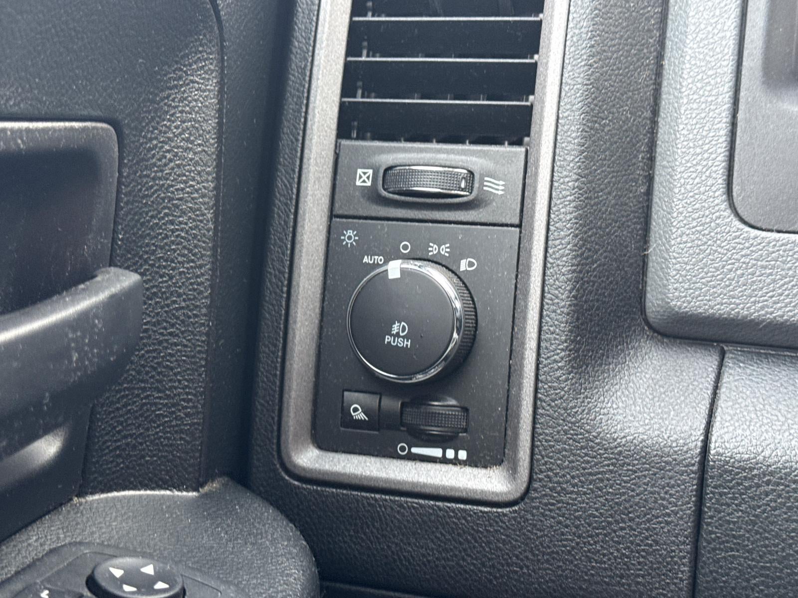 2018 RAM 1500 Express 4x4 Quad Cab 6'4" Box