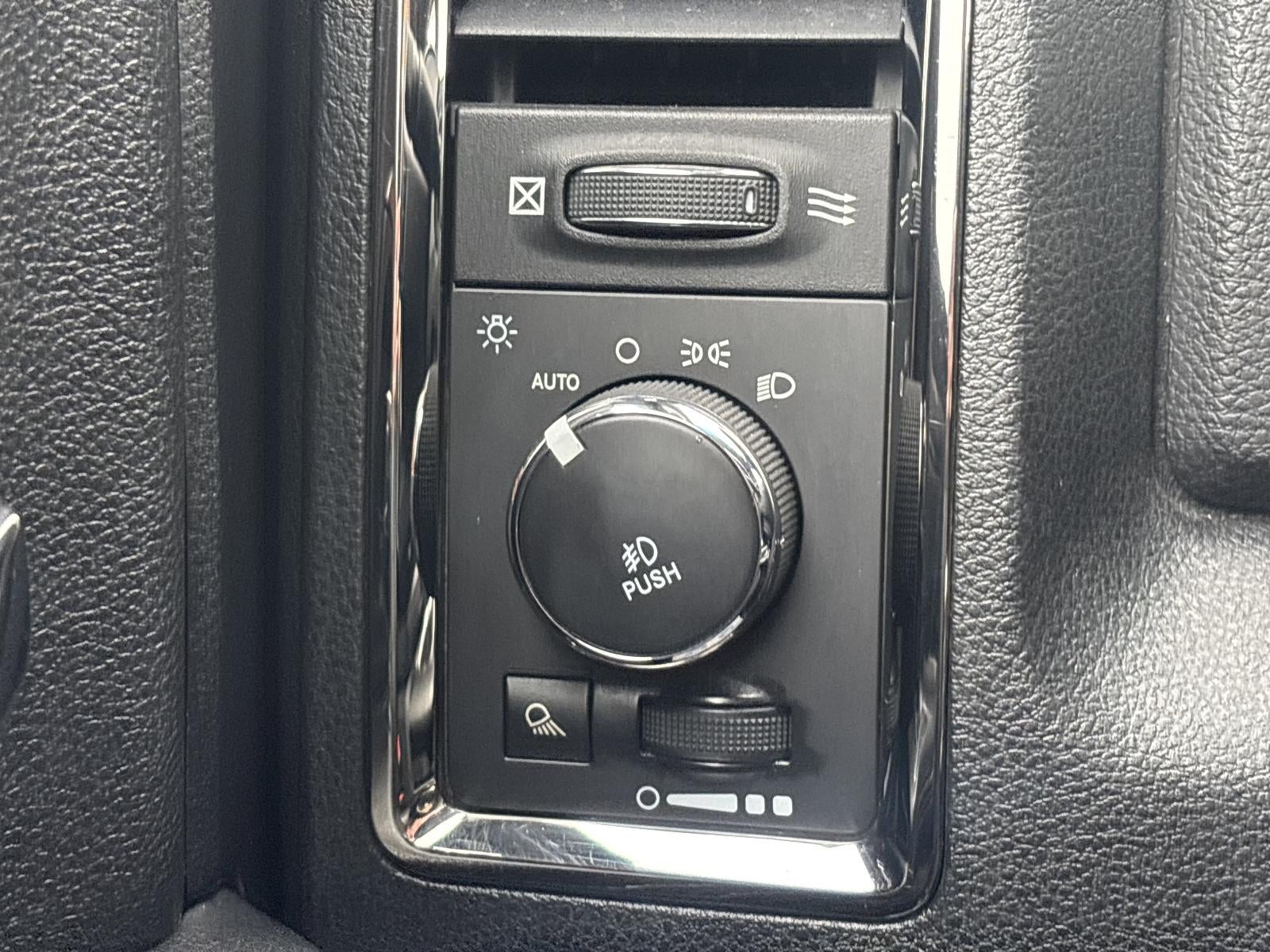 2016 RAM 1500 4WD Crew Cab 5.7 Ft Box Sport