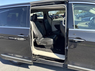 2017 Chrysler Pacifica Touring-L FWD