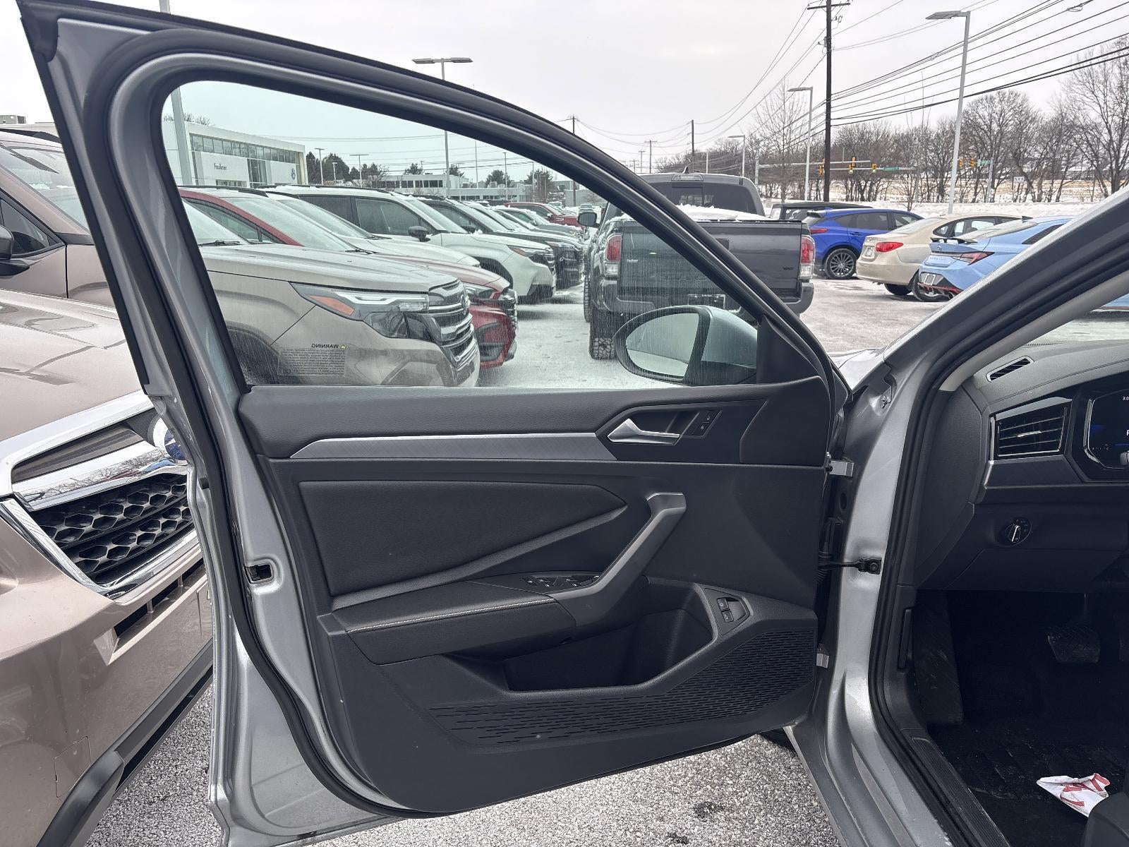 2023 Volkswagen Jetta SE Auto