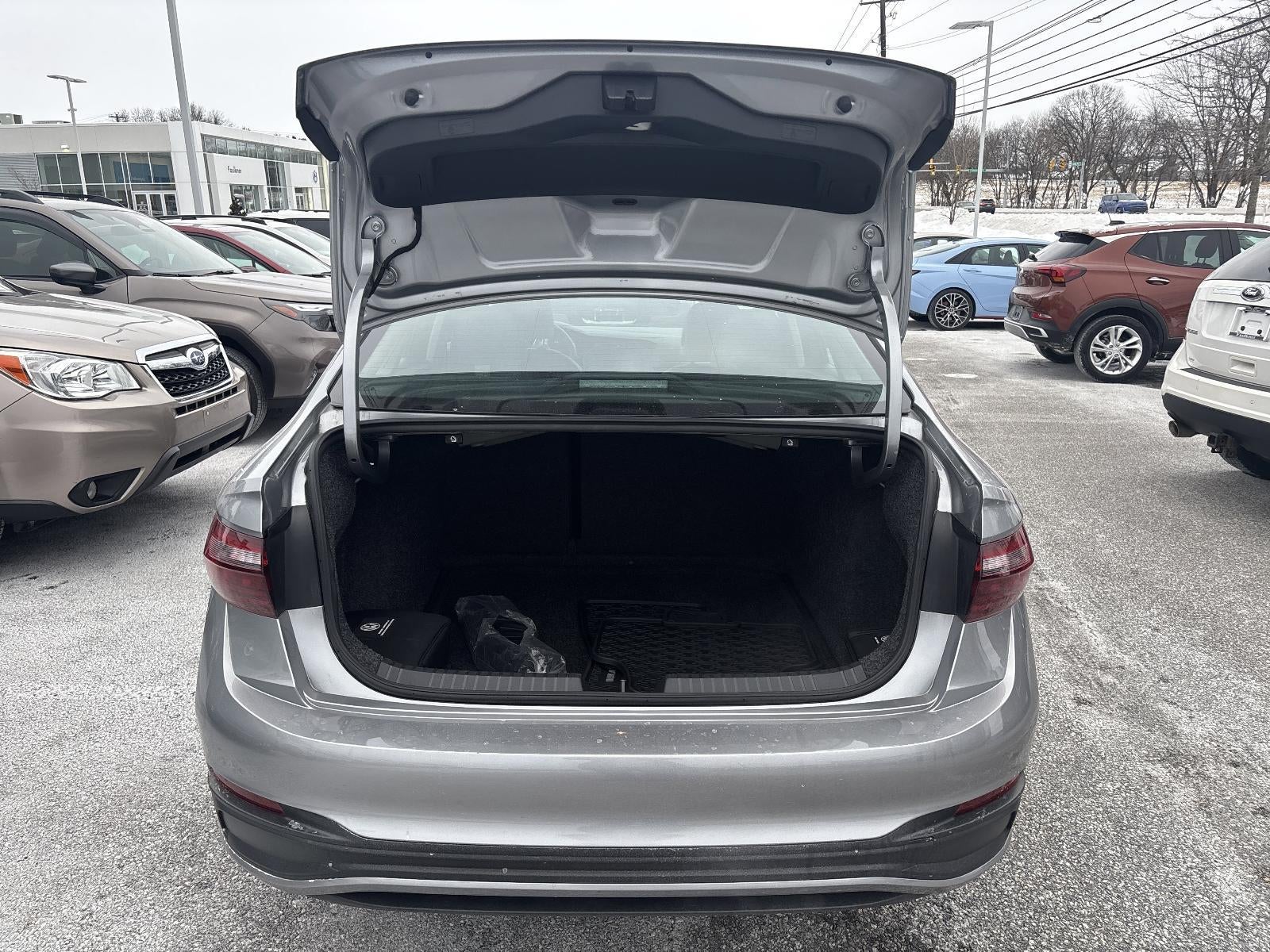 2023 Volkswagen Jetta SE Auto