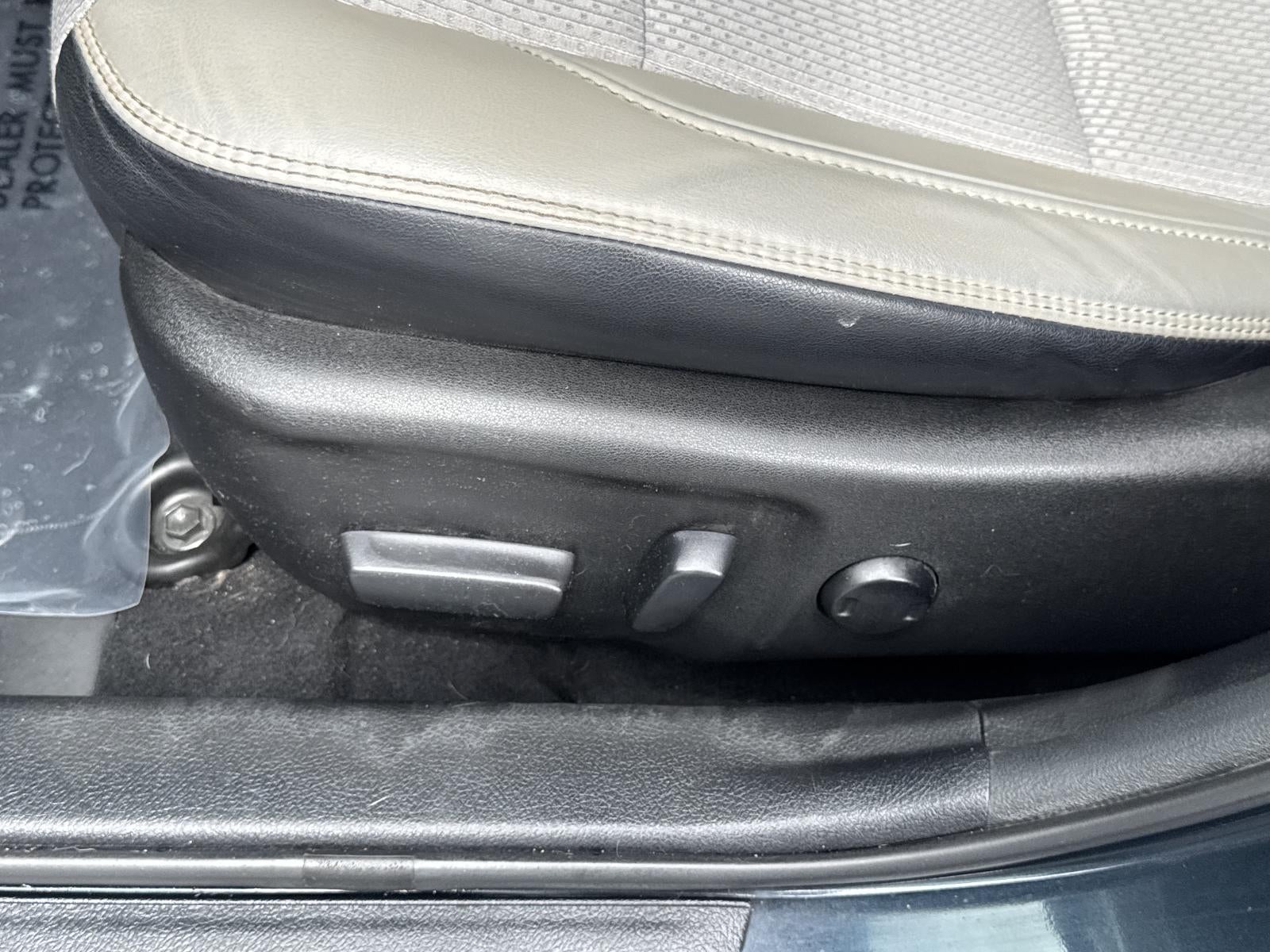 2017 Toyota Camry SE Auto (SE)