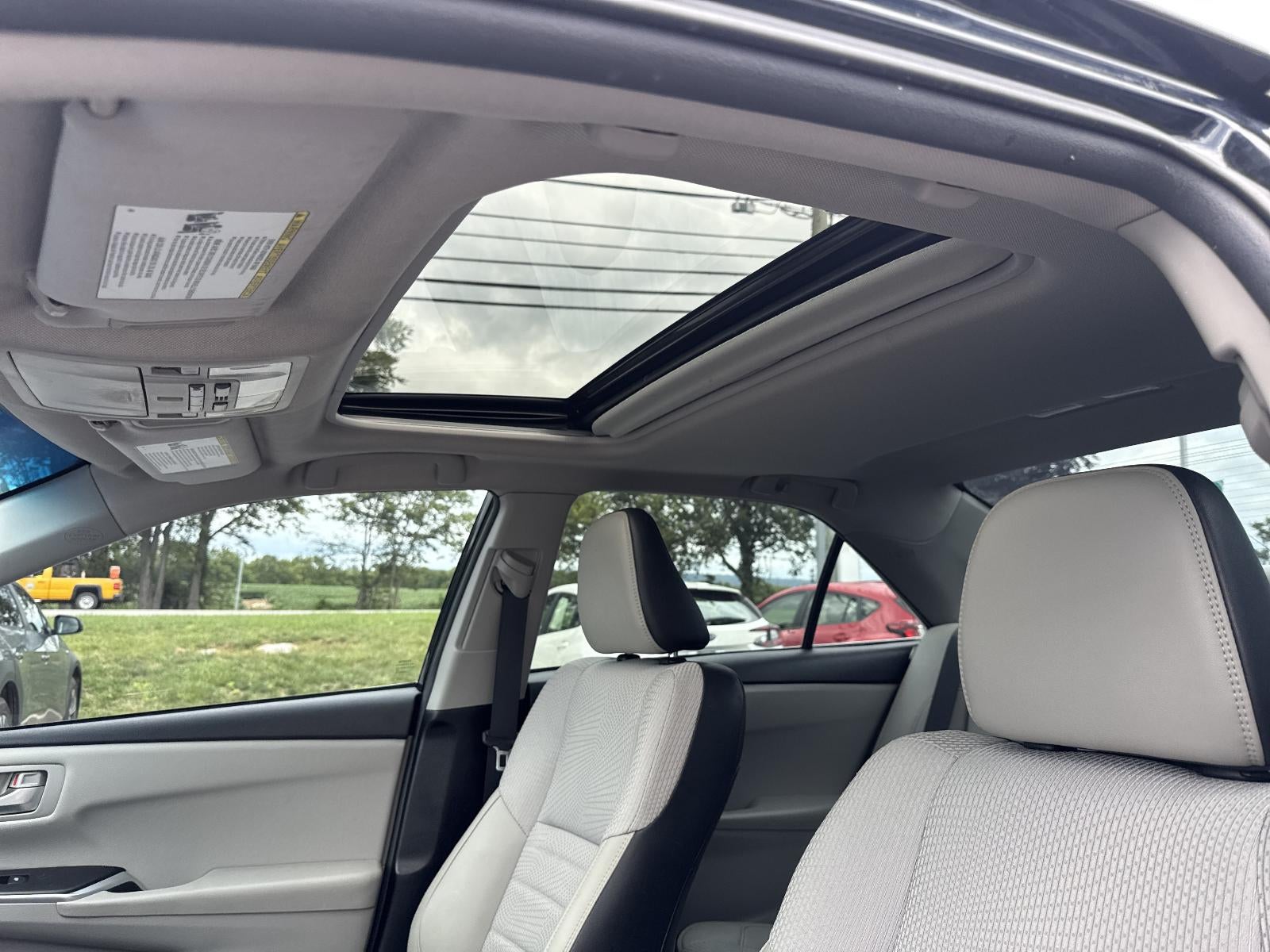 2017 Toyota Camry SE Auto (SE)