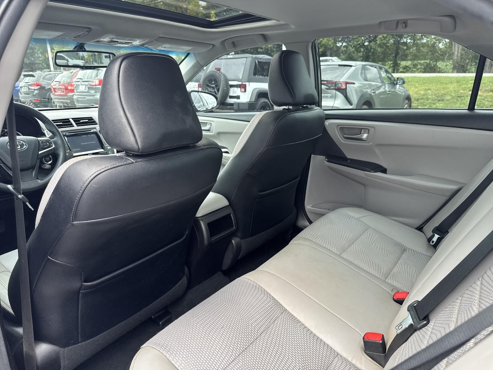 2017 Toyota Camry SE Auto (SE)