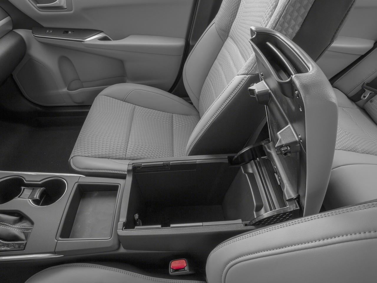 2017 Toyota Camry SE Auto (SE)