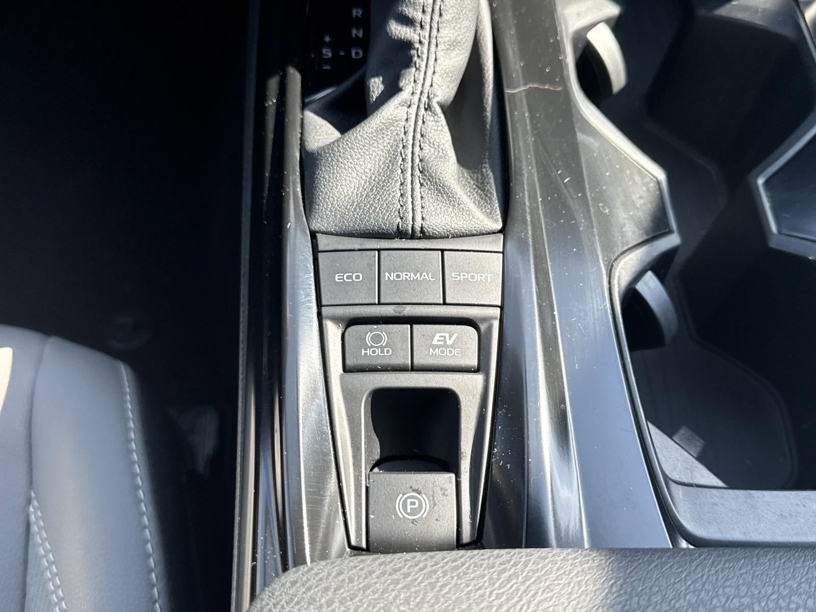 2025 Toyota Camry SE (SE)