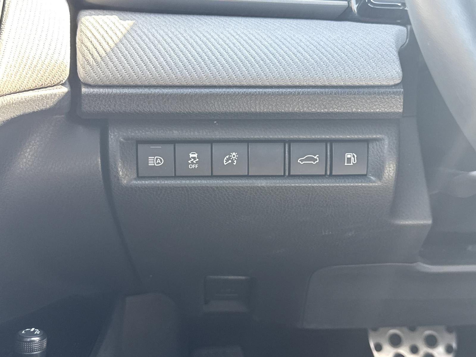 2025 Toyota Camry SE (SE)