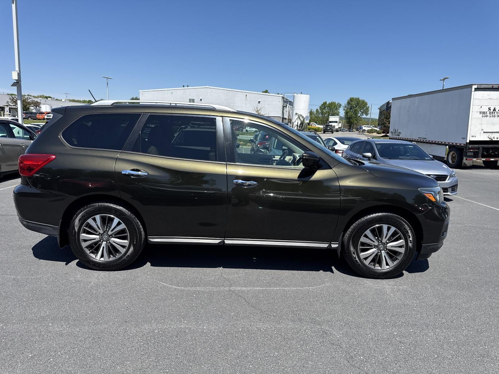 2017 Nissan Pathfinder 4x4 SV