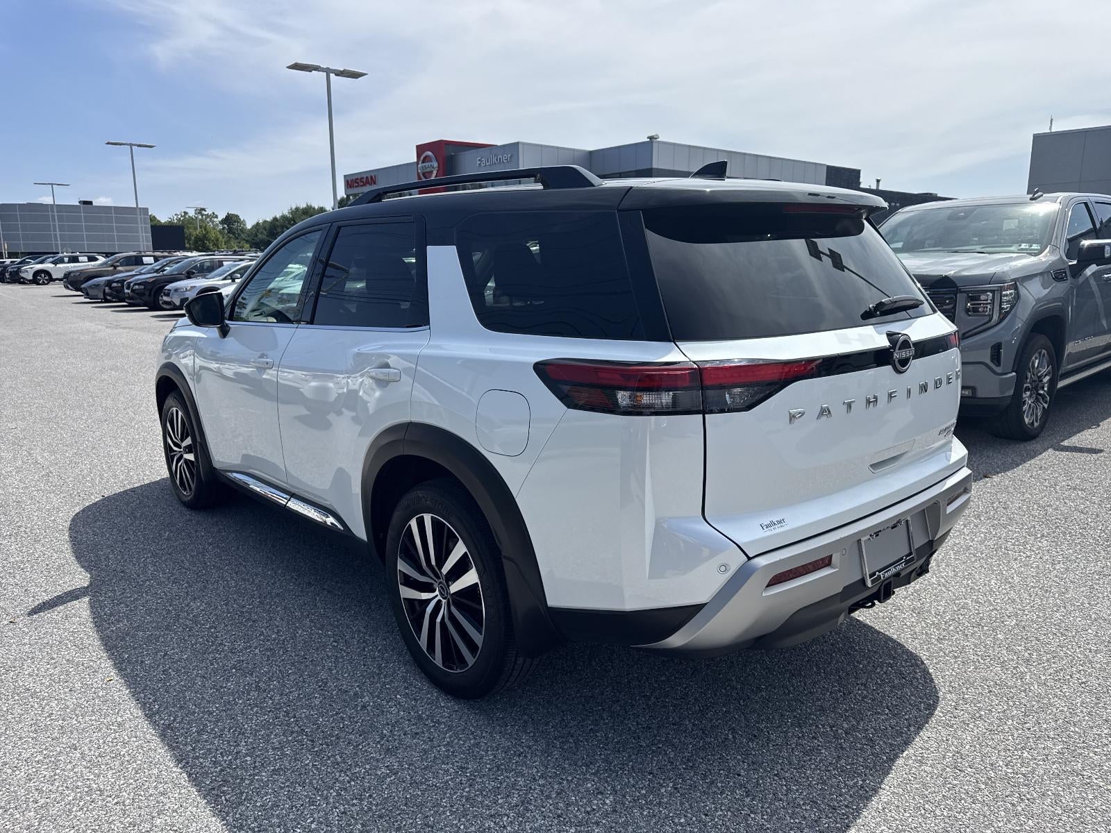 2025 Nissan Pathfinder Platinum 4WD
