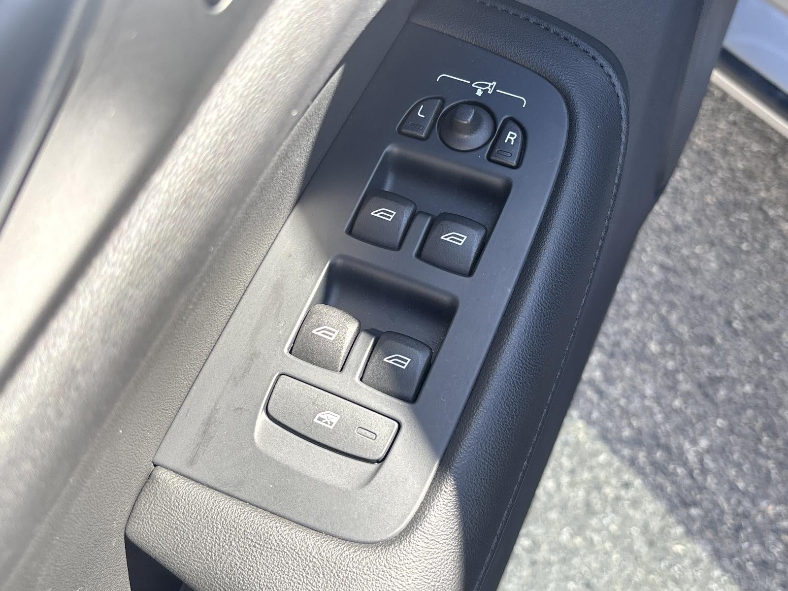 2025 Volvo S60 B5 FWD Core