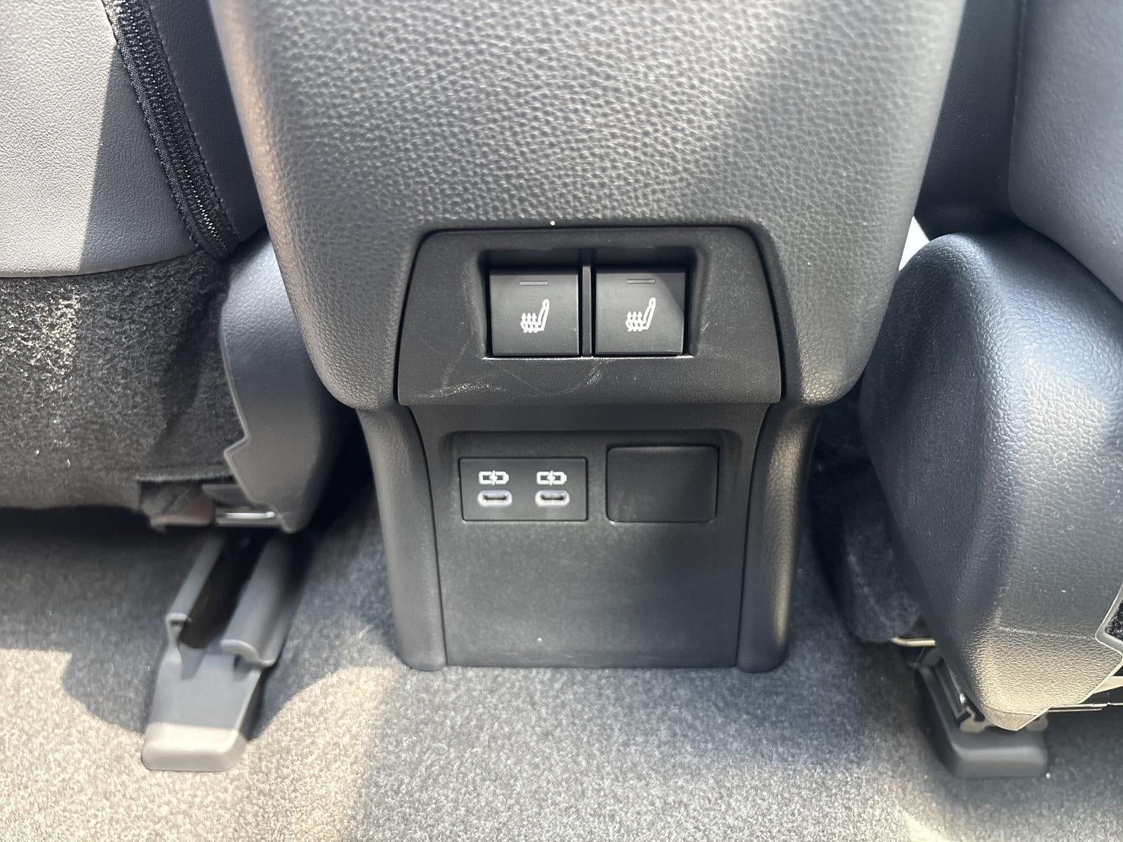 2025 Toyota Prius LE AWD (Natl)