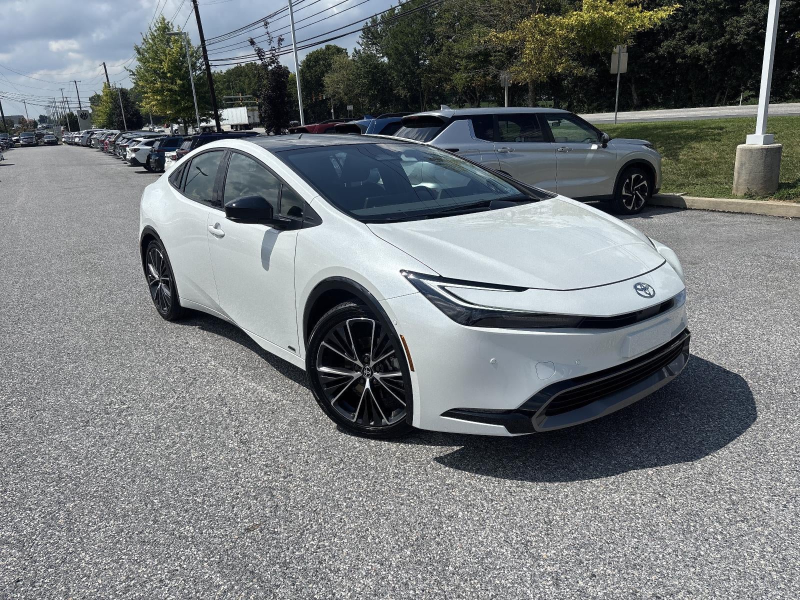2025 Toyota Prius LE AWD (Natl)