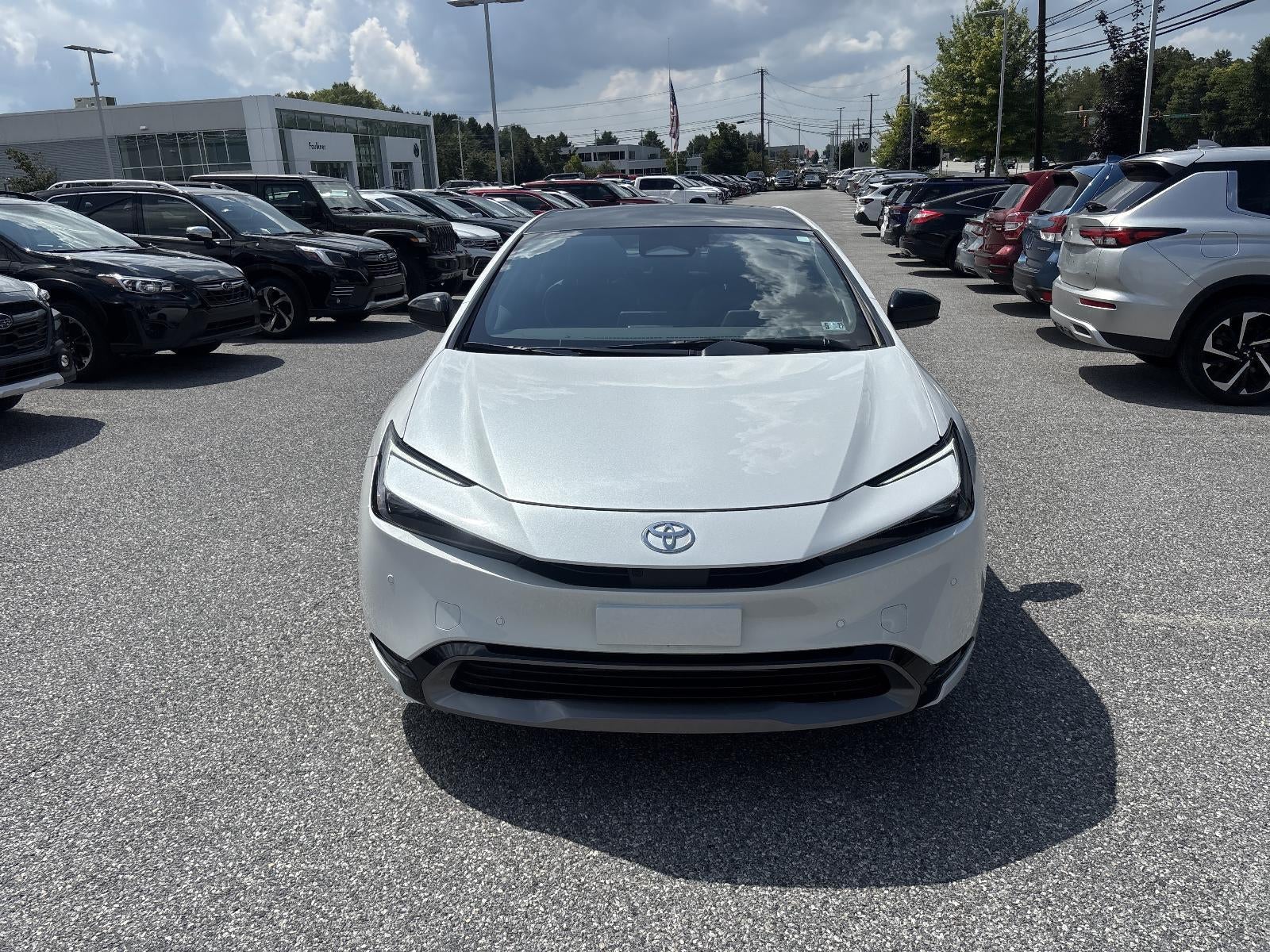 2025 Toyota Prius LE AWD (Natl)