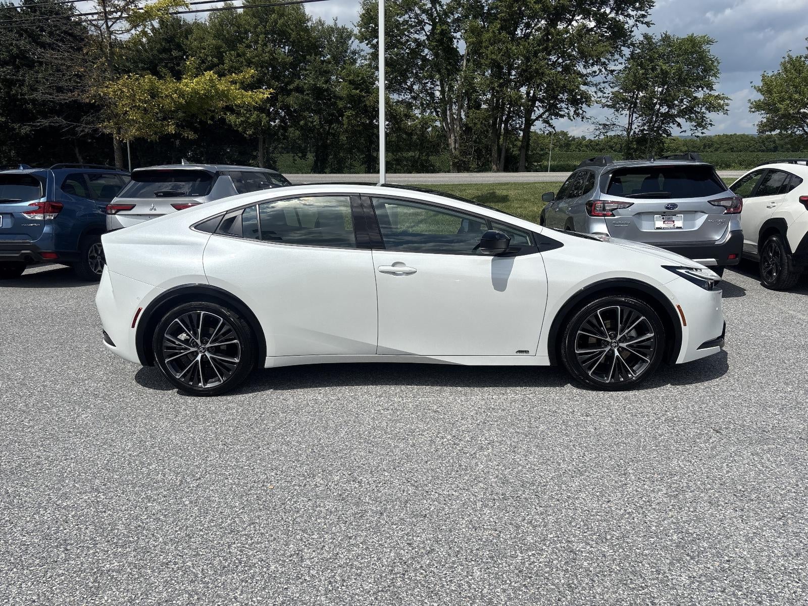 2025 Toyota Prius LE AWD (Natl)