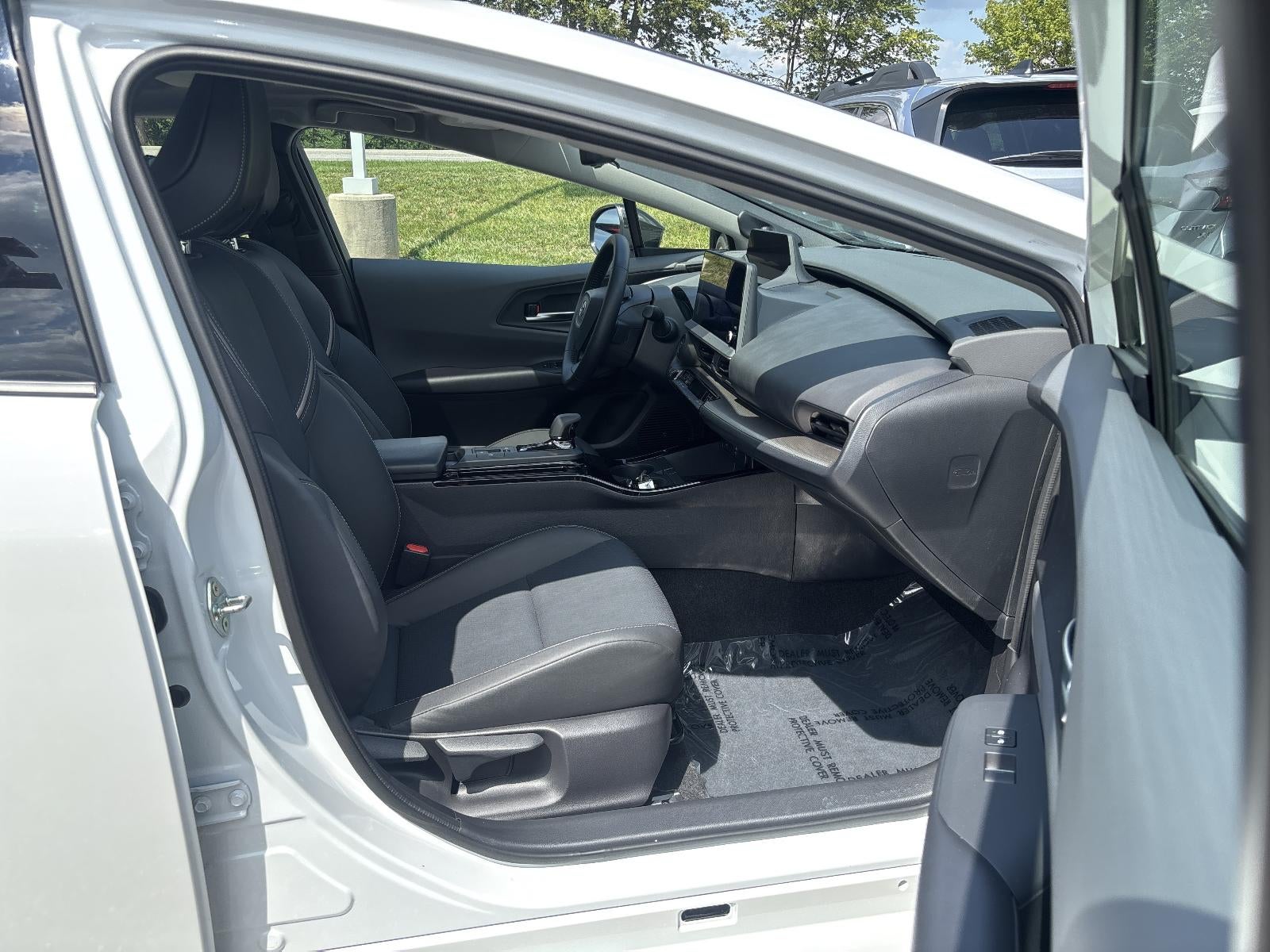 2025 Toyota Prius LE AWD (Natl)