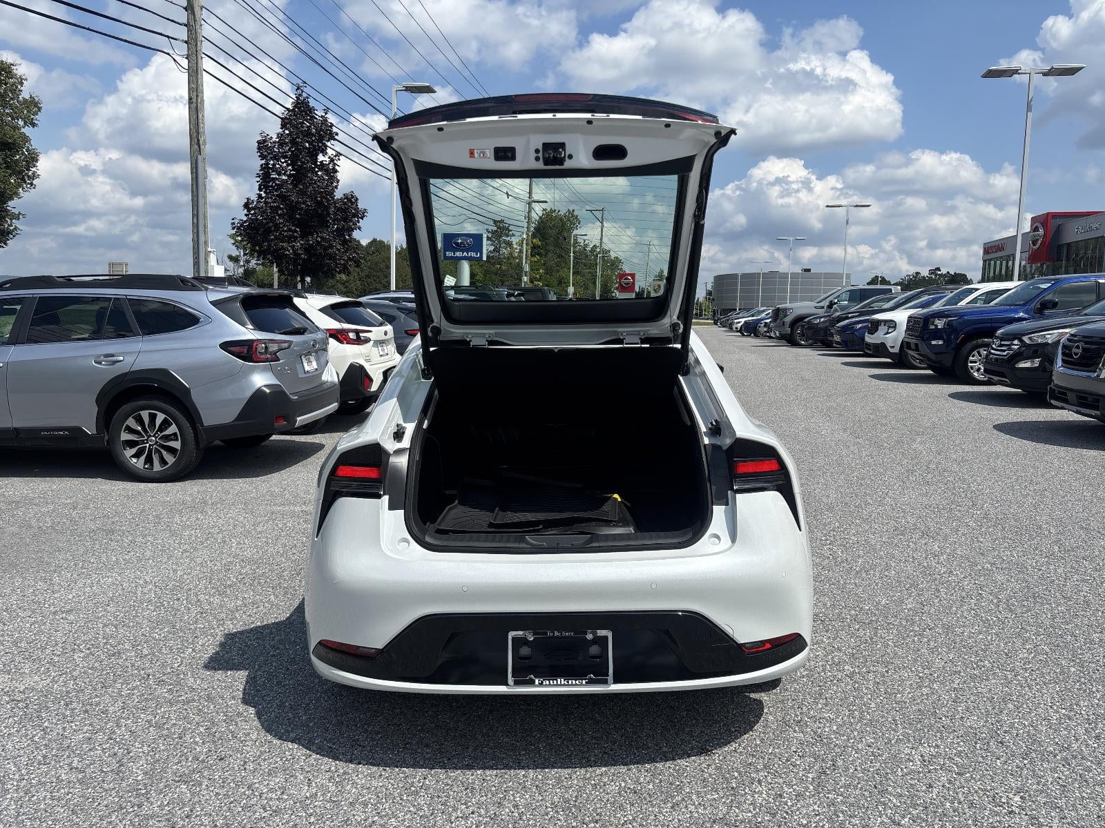 2025 Toyota Prius LE AWD (Natl)