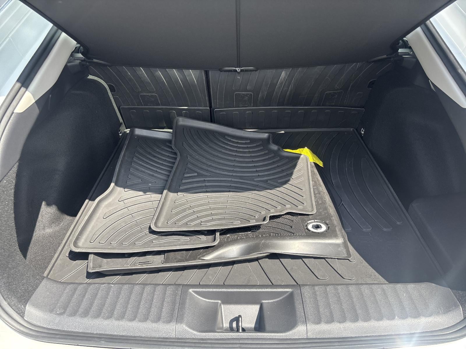 2025 Toyota Prius LE AWD (Natl)