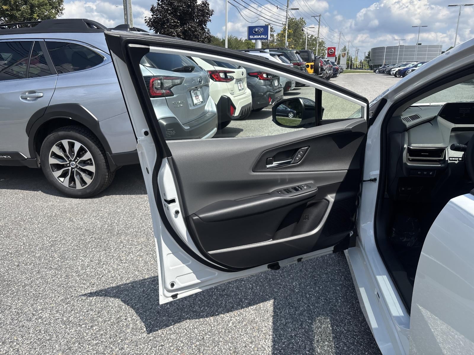 2025 Toyota Prius LE AWD (Natl)