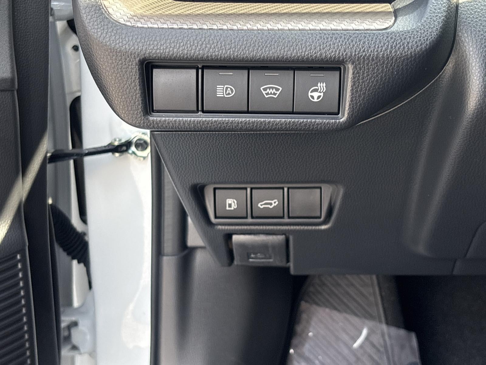2025 Toyota Prius LE AWD (Natl)