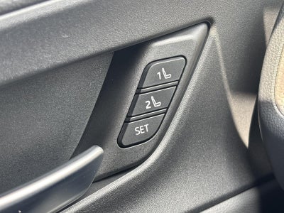 2025 Toyota Prius LE AWD (Natl)