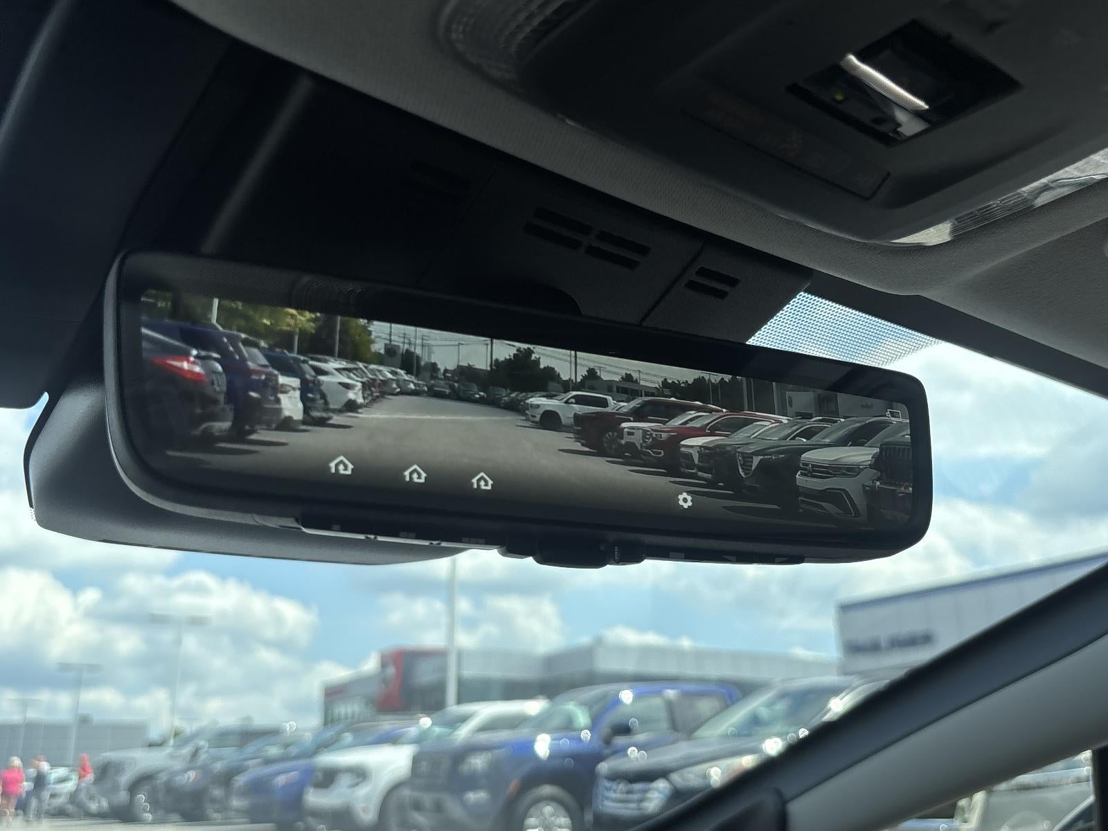 2025 Toyota Prius LE AWD (Natl)