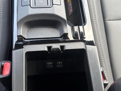 2025 Toyota Prius LE AWD (Natl)