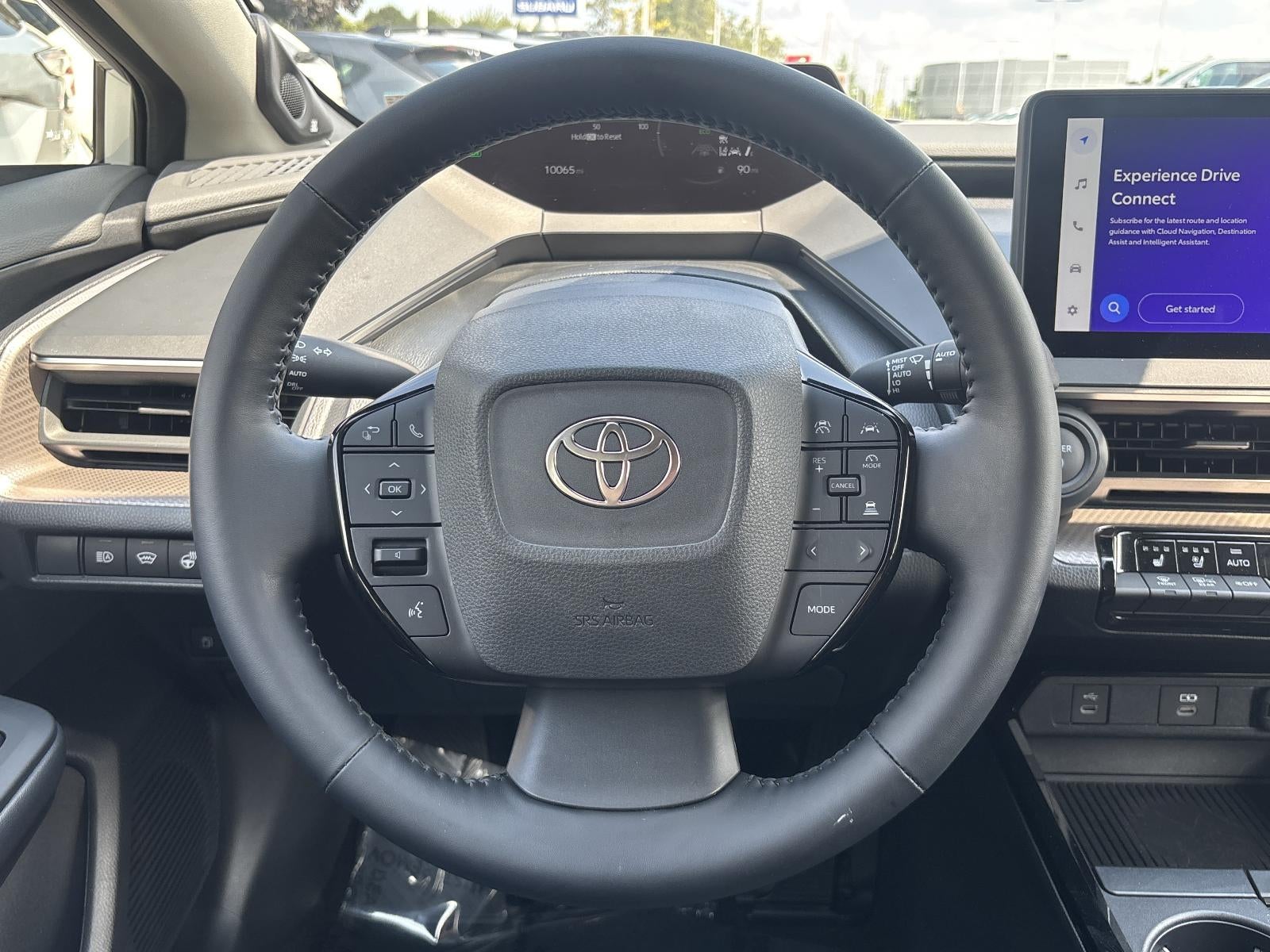 2025 Toyota Prius LE AWD (Natl)