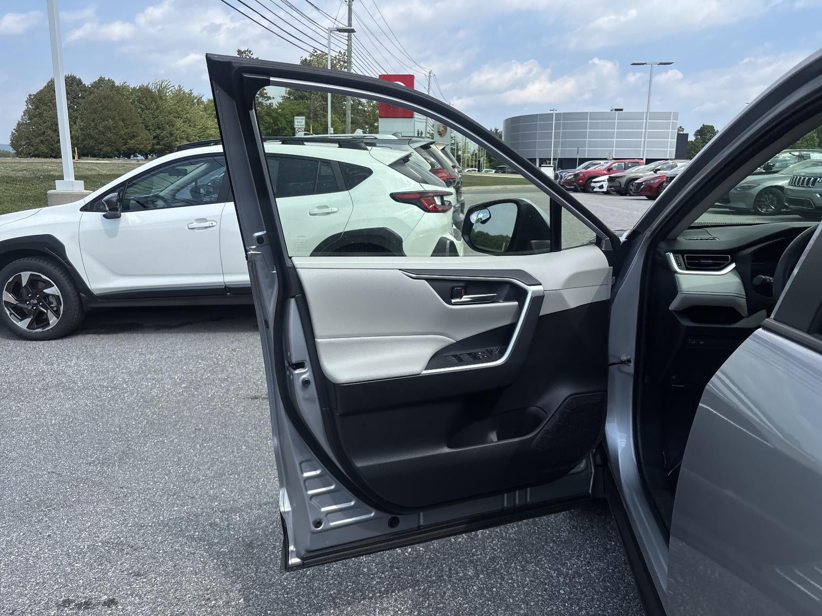 2023 Toyota RAV4 Hybrid XLE AWD (Natl)