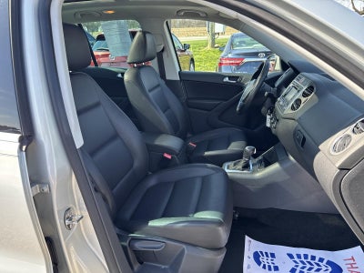 2011 Volkswagen Tiguan 2WD 4dr Auto S