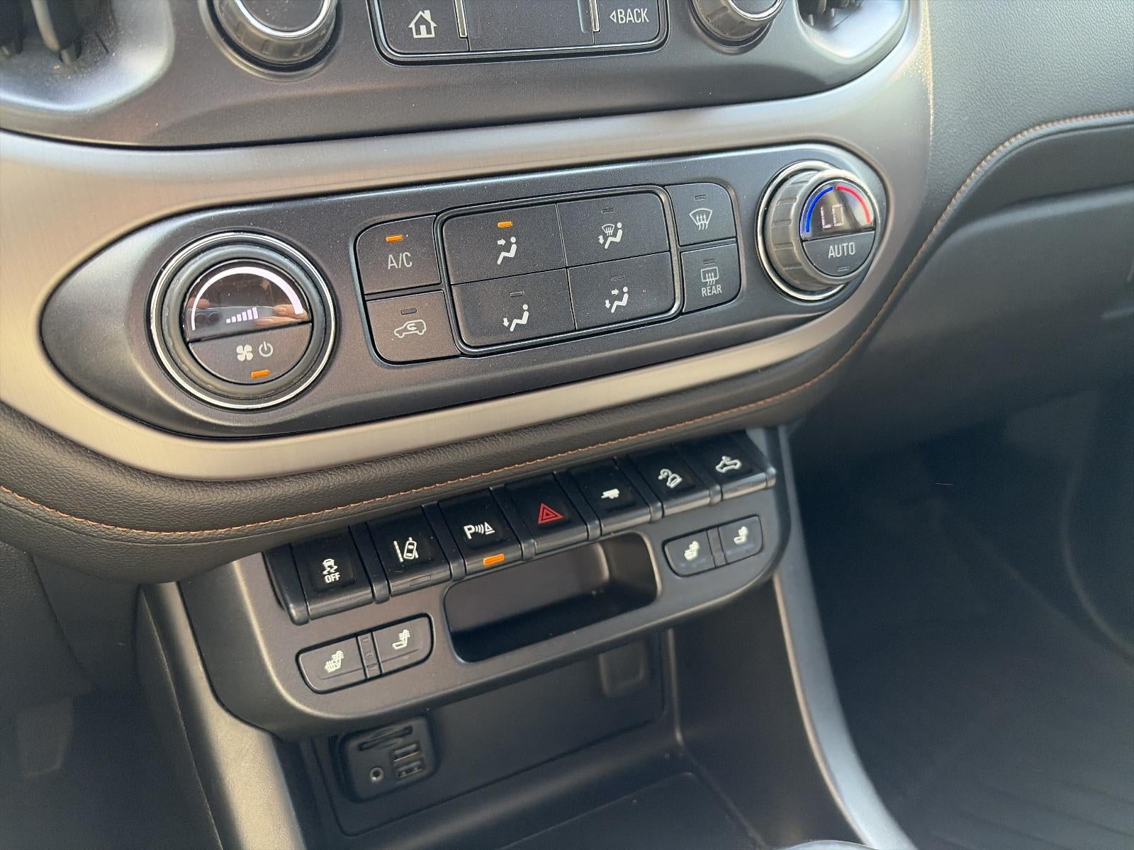 2021 GMC Canyon Crew Cab Short Box 4-Wheel Drive AT4 w/Leather
