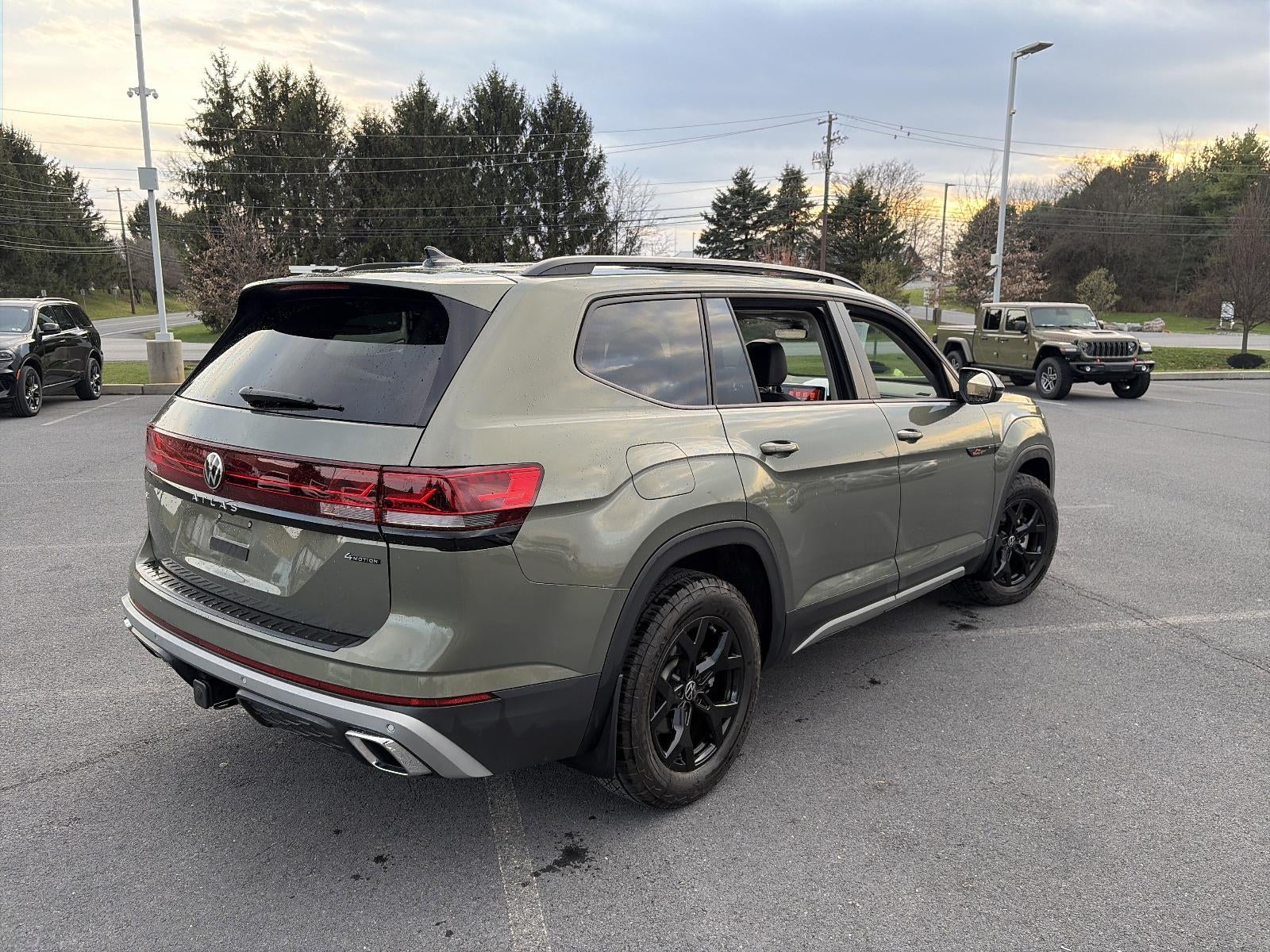 2024 Volkswagen Atlas 2.0T Peak Edition SE w/Technology 4MOTION