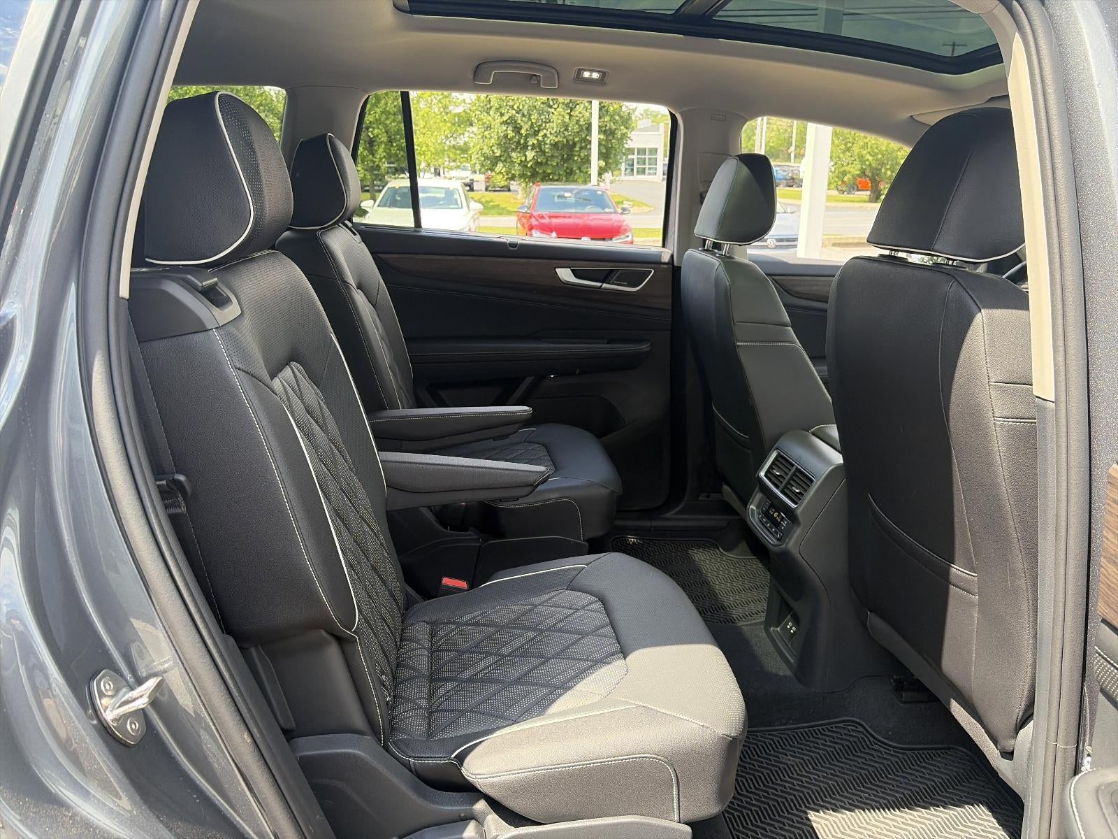 2025 Volkswagen Atlas 2.0T SEL Premium R-Line 4MOTION