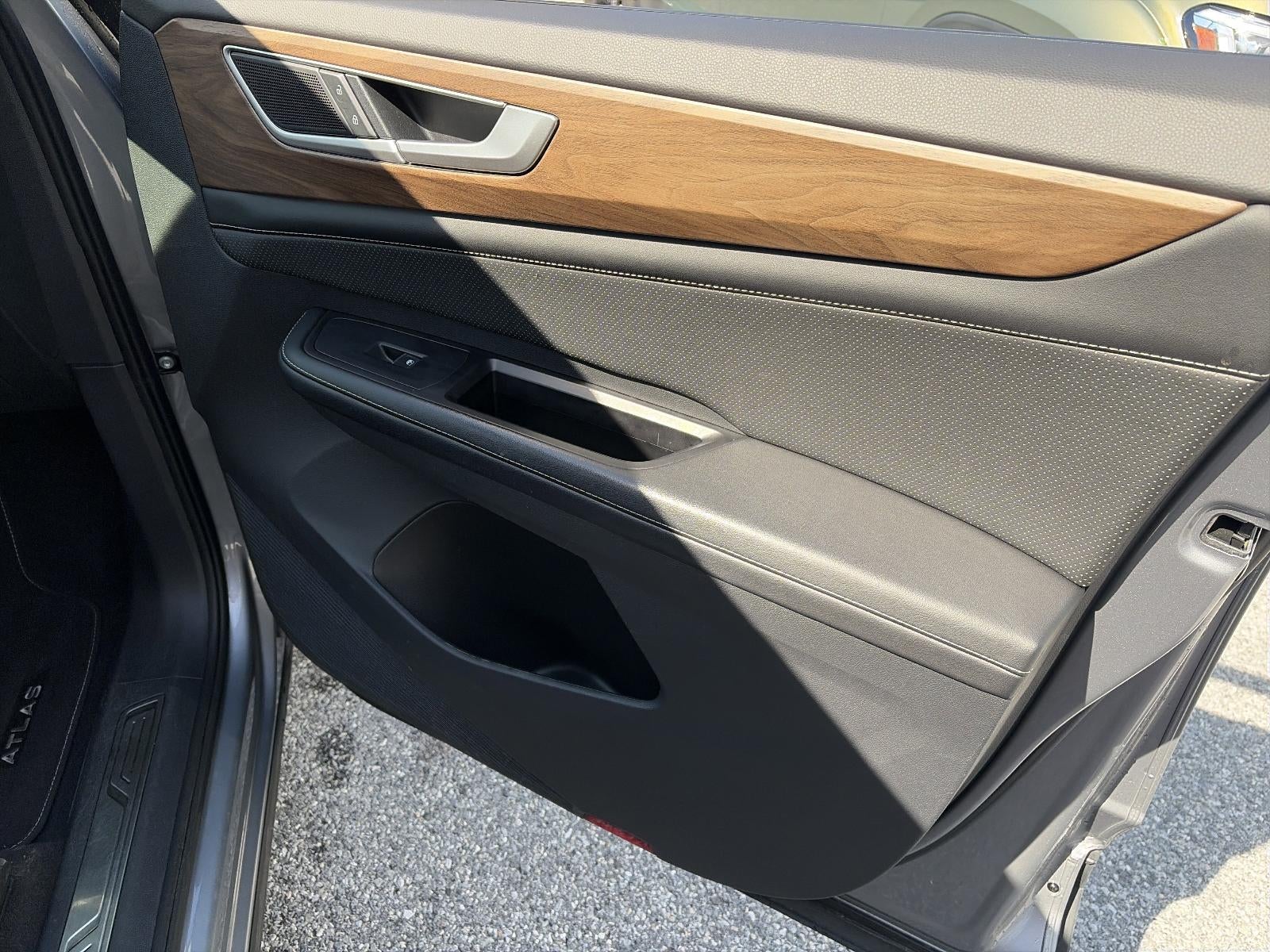 2024 Volkswagen Atlas 2.0T SE w/Technology 4MOTION