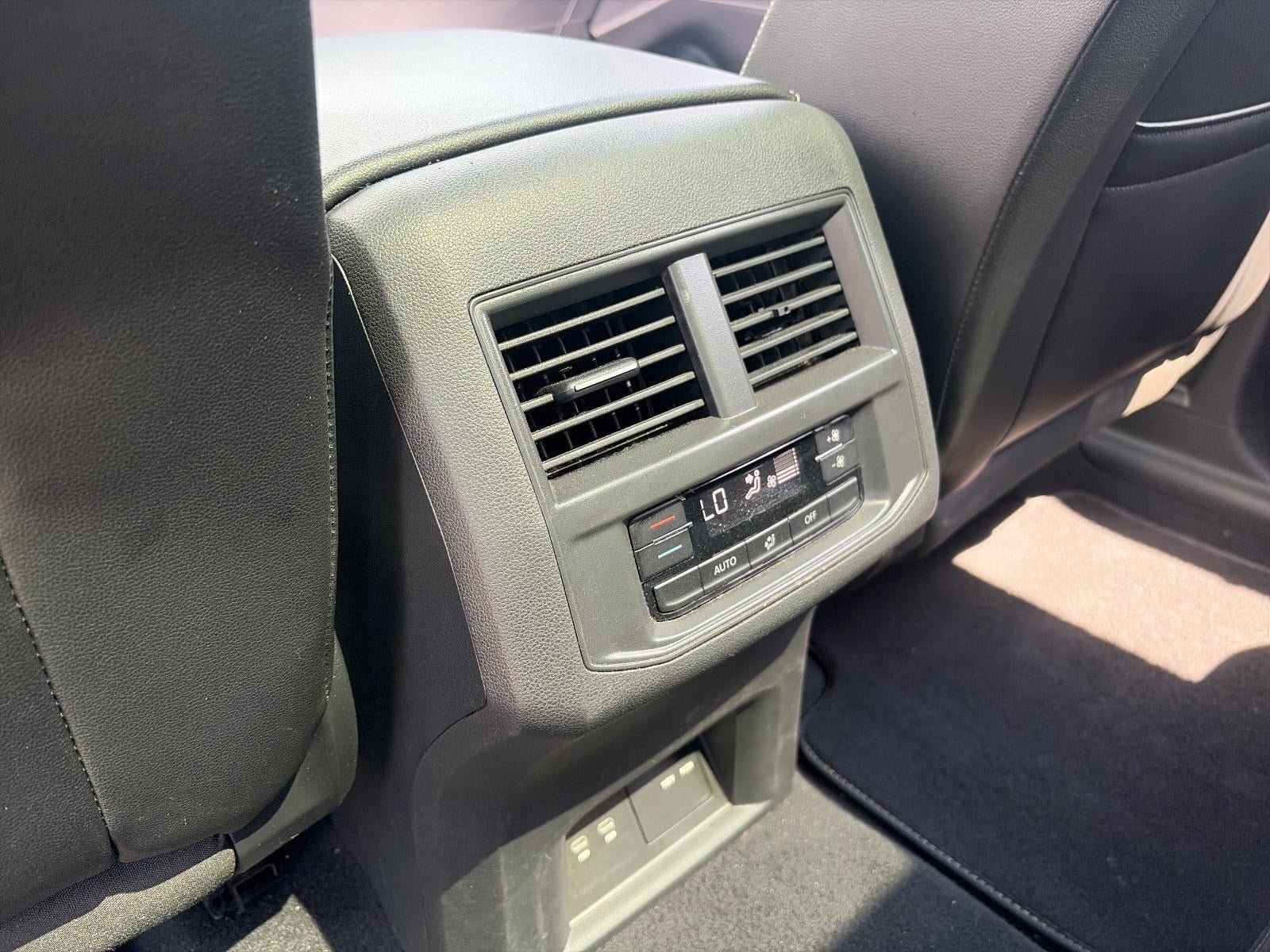 2023 Volkswagen Atlas 2.0T SE w/Technology 4MOTION